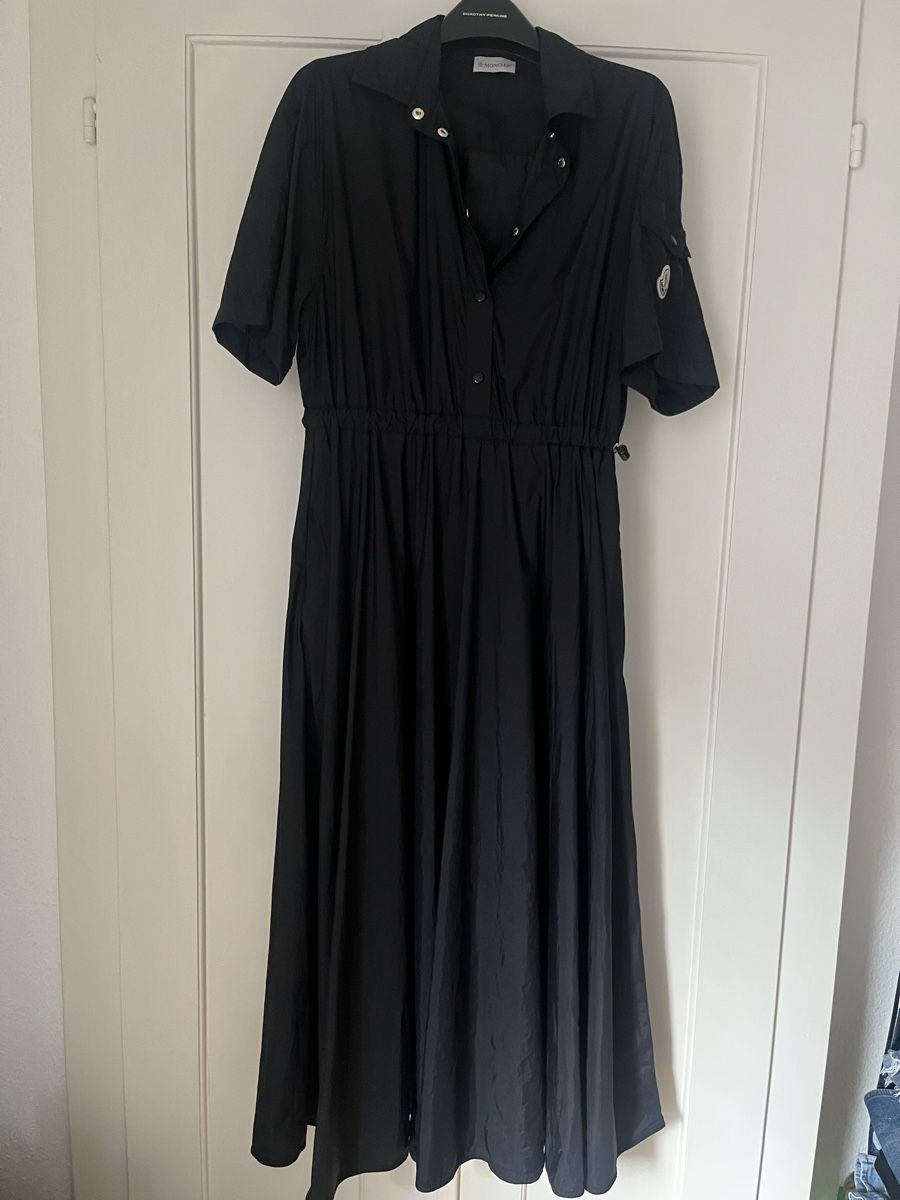 Moncler Kleider: Moncler robe longe – Gebraucht aus Lausanne von pioupiou38