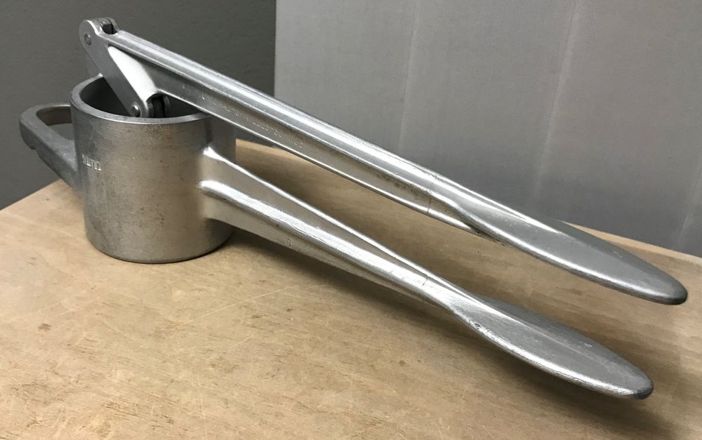 KULL »Spätzlepresse«, Aluminium, Spülmschinenfest, LAVENDEL (B-Ware / Restposten) main image 0