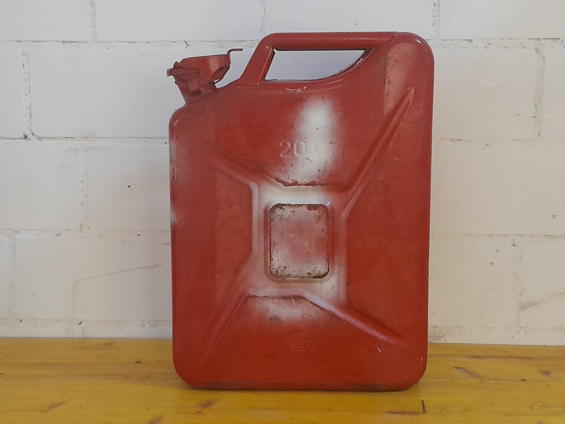 Taniche per benzina: Benzinkanister 20L (1979) – Usato da Zürich venduto da raphahello 1