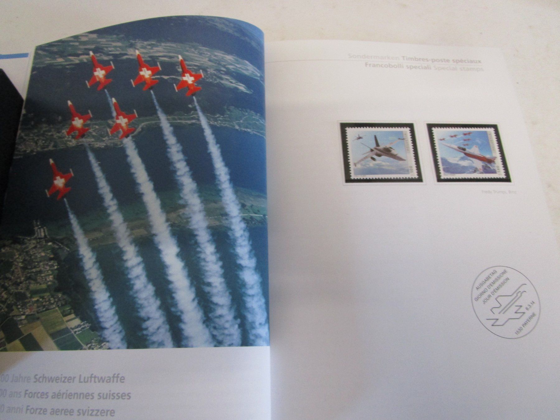 Tous les timbres: Jahrbuch Schweizer Briefmarken 2014 – D'occasion à Rupperswil par Ema10 3