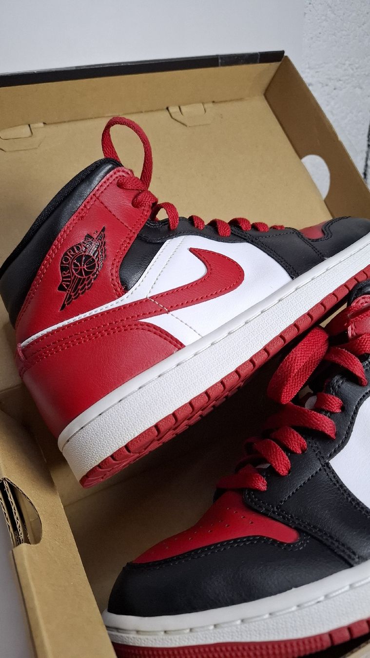 Jordan Scarpe da uomo: Jordan 1 Mid Chicago – Nuovo (secondo la descrizione) da Le Landeron venduto da rue_k9kg 2
