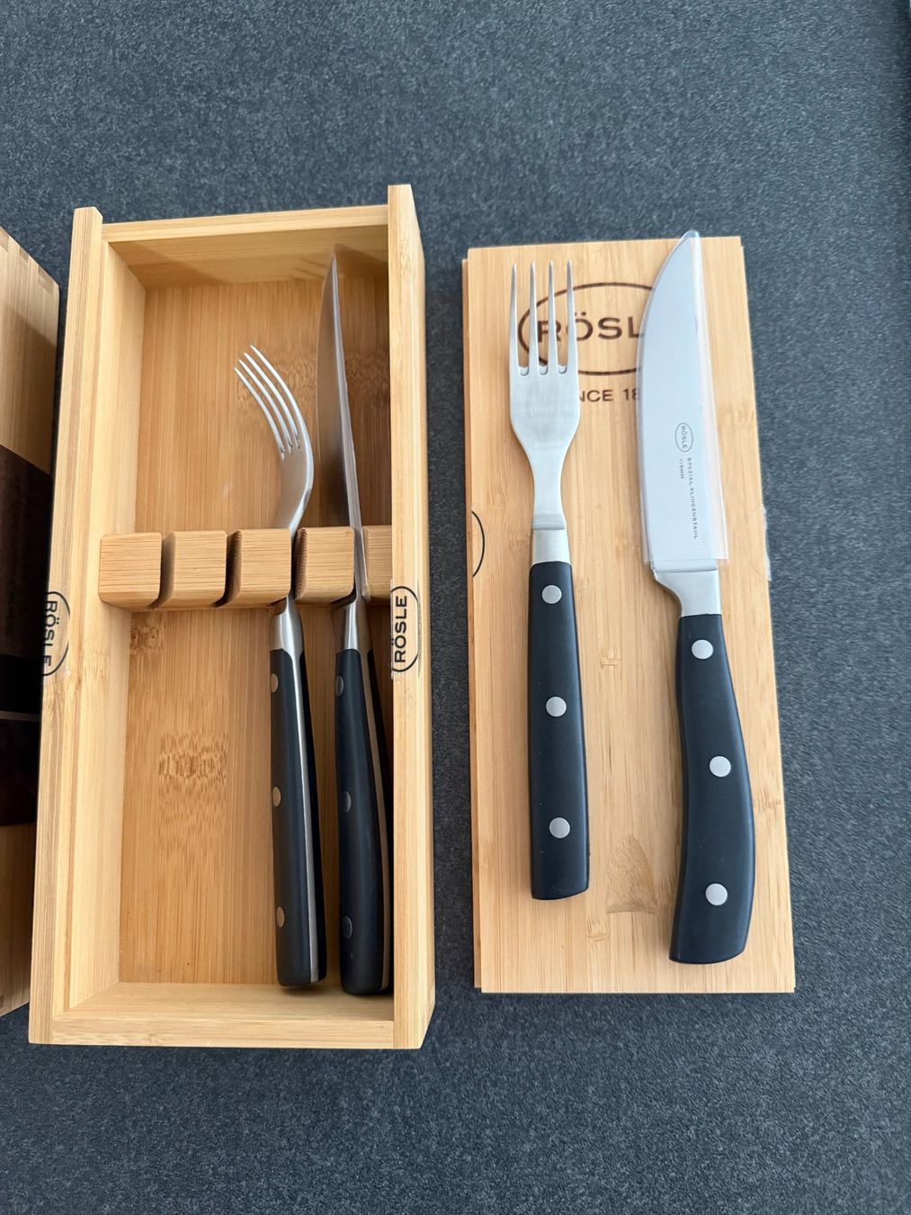 Rösle Set di posate: 3 X Rösle Steakbesteck Set 4-tlg – Nuovo e nell'imballaggio originale da oberglatt  zh venduto da aleks06 1