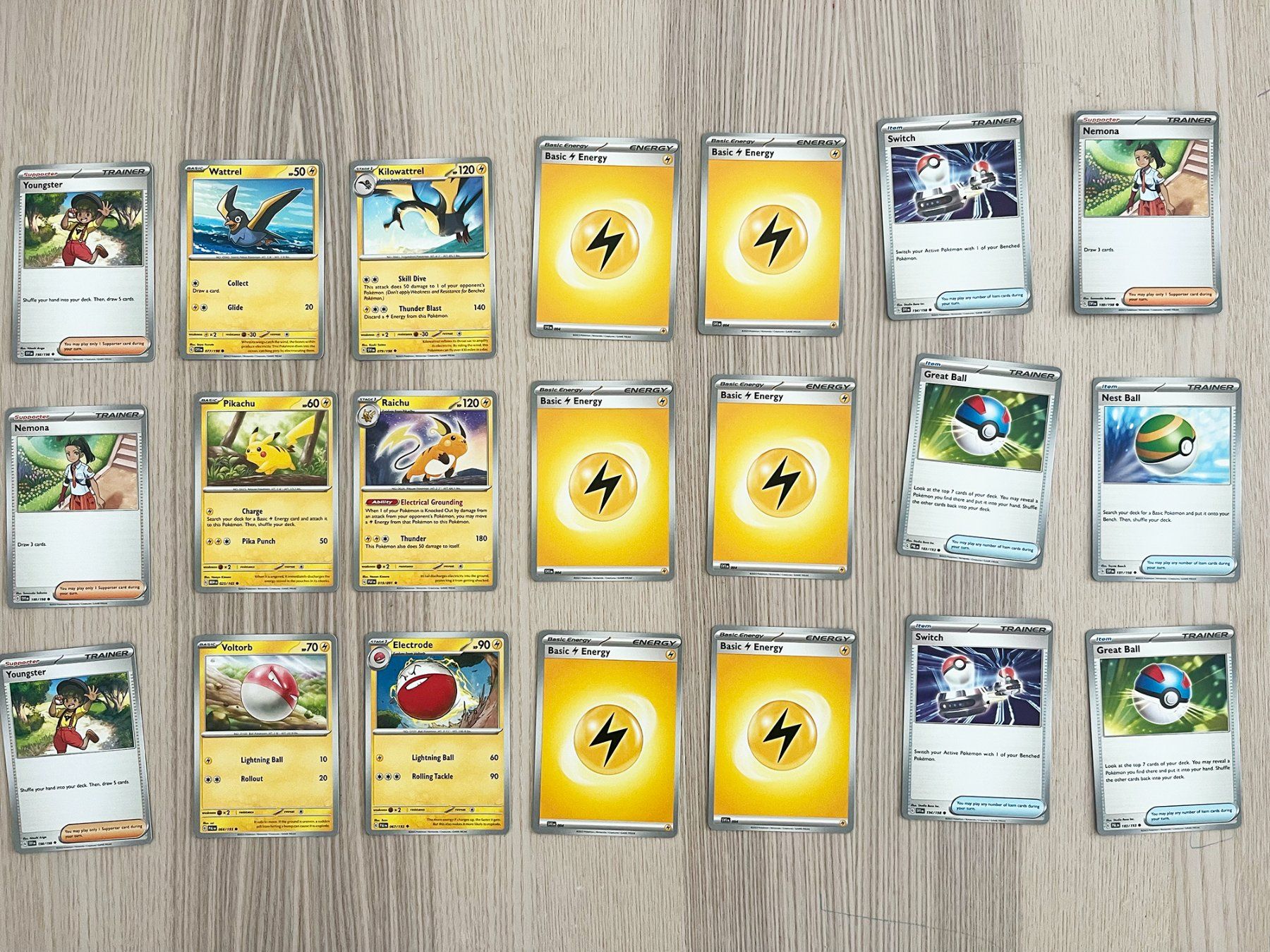 Pokémon Cartes à collectionner: Pokémon Cards - Lightning set - EN – D'occasion à Lausanne par BeyondStories