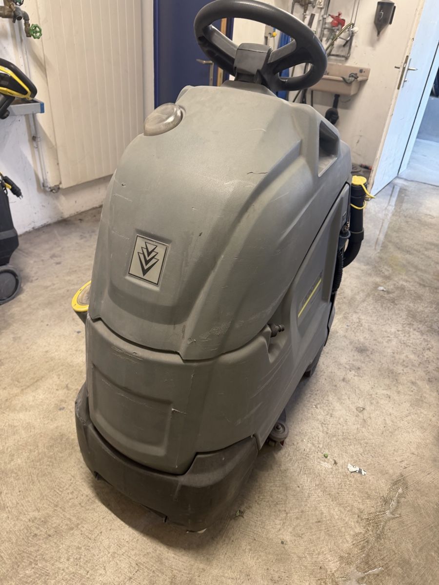 Kärcher Tutte le macchine: Kärcher Professionell B 40 RS – Usato da Wollerau venduto da fin_rrs 2