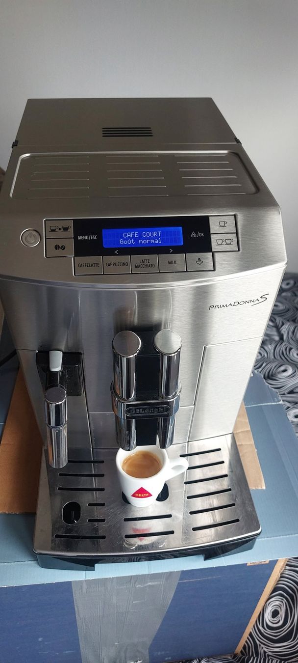 De'Longhi Machines à café & Machines à expresso: Superbe machine á café delonghi PrimaDonna S – D'occasion à Rolle par mro_5nyk 8
