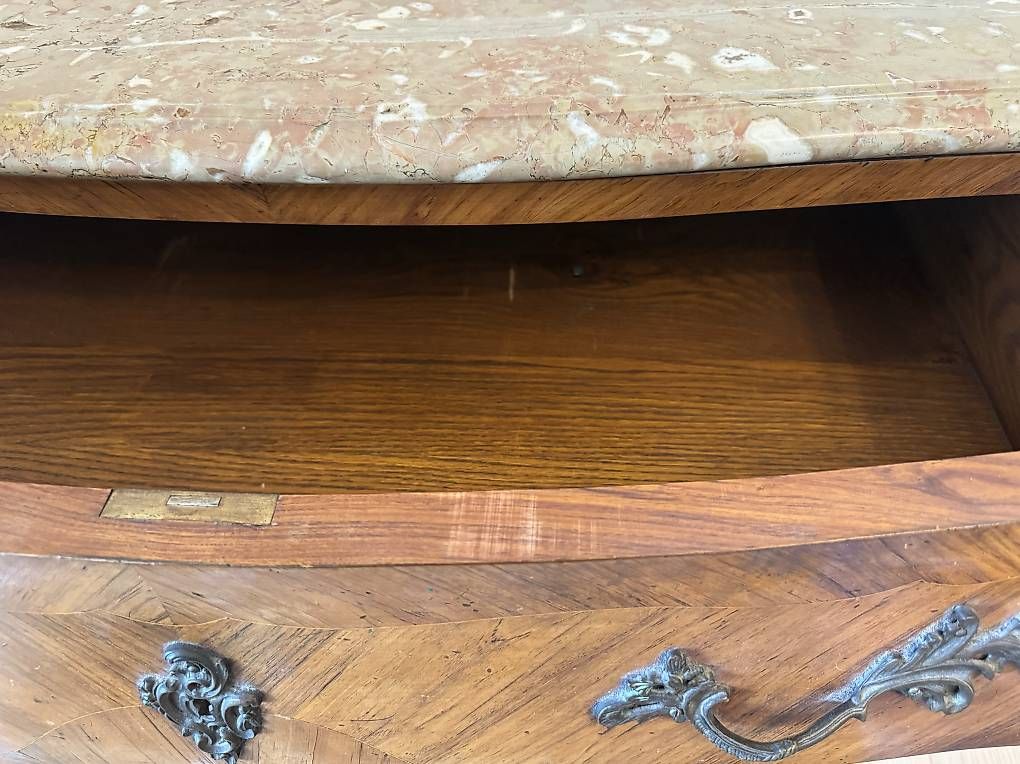 Commodes: Antike Rokoko-Kommode mit Marmorplatte  – D'occasion à Basel par KAFD 3