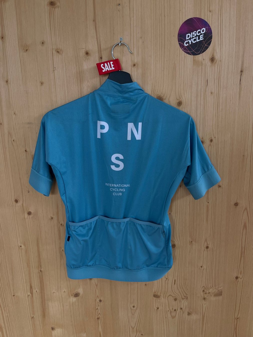 Pas Normal Studios Leibchen & Hosen: % Pas Normal Studios Men's Mechanism Jersey - Sky Blue M – Neu und originalverpackt aus Bern von Disco_Cycle 1
