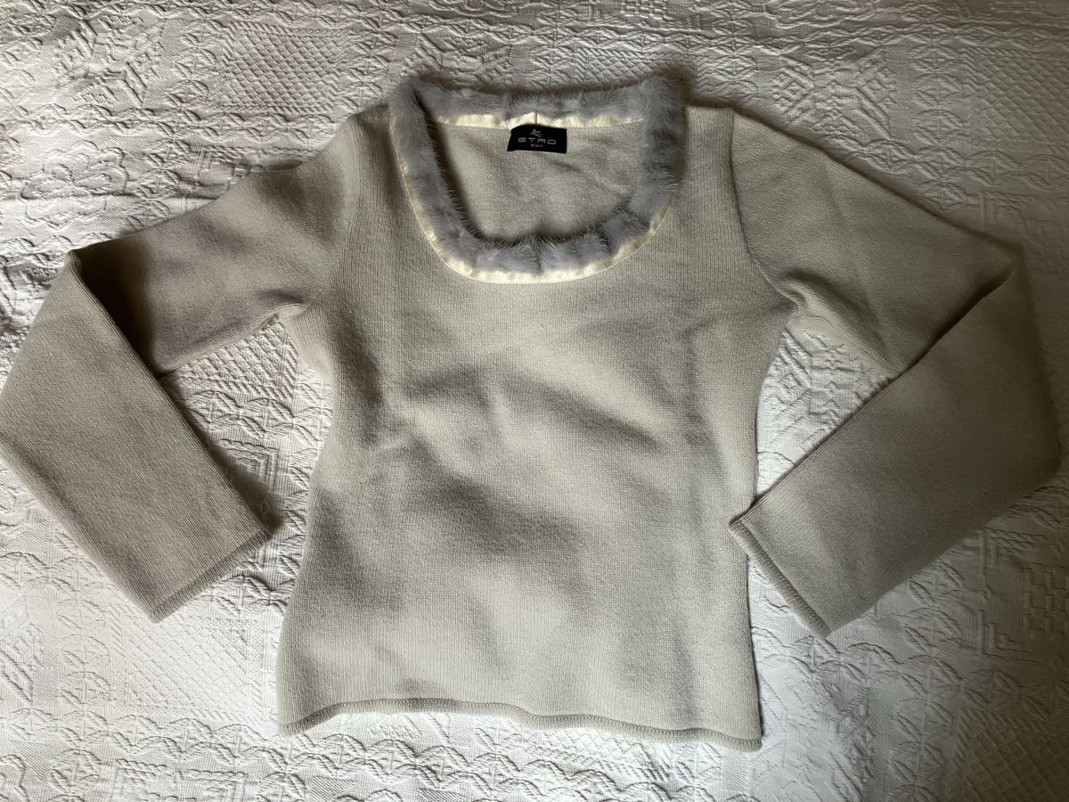 Etro Top: Original ETRO Pullover, Fellkragen, hellgrau, Gr 34/36 (S) – Usato da Zürich venduto da Mameloschn 1