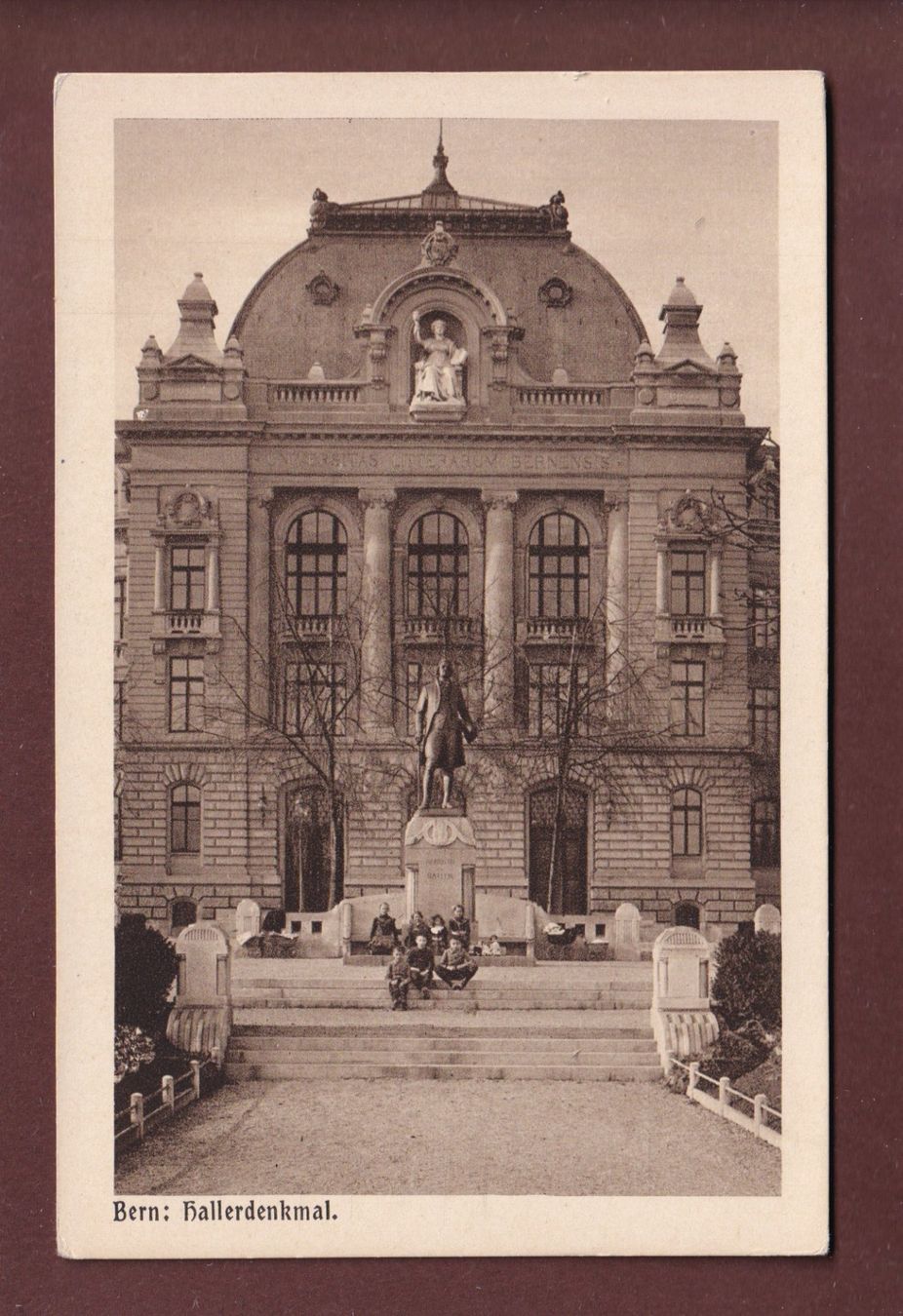 Cartoline postali: BERN - Hallerdenkmal – Usato da Pully venduto da nicecards