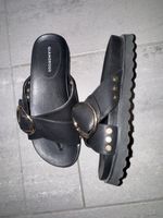 Schwarze Schlappen