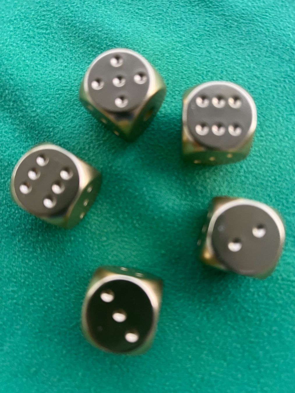 10 Würfel RPG Set W6 16mm DSA Spiel Kniffel Yahtzee Knobeln Pearl Schwarz