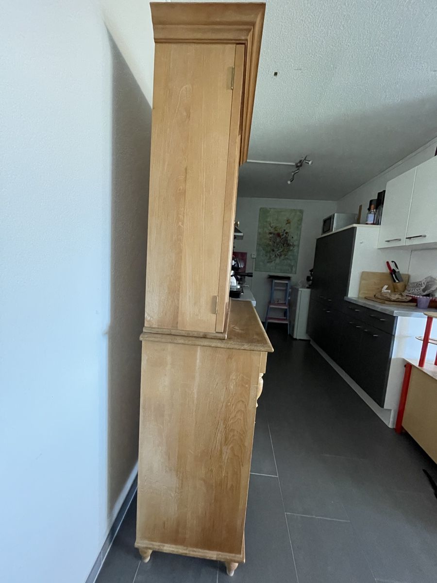 Armadi: Leichter Vitrinenschrank aus Holz – Usato da Bern venduto da nilssager 3