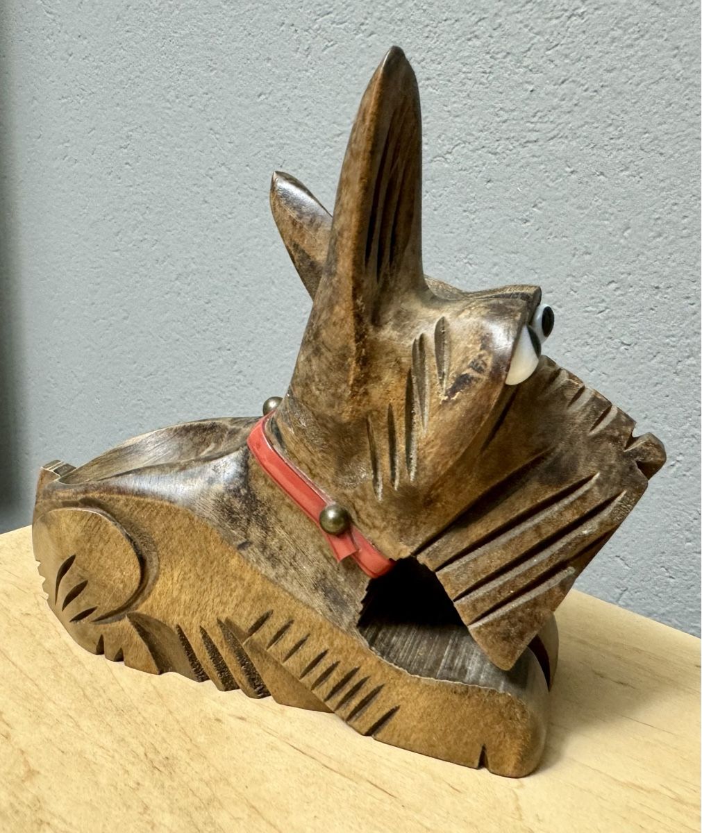 Figuren: Antiker Pfeifenhalter TERRIER geschnitzt Holz – Gebraucht aus Rothrist von Luckywinner 2
