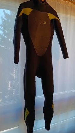 O'Neill 5:4 Wetsuit Size L - Perfect for Summer Surfing!