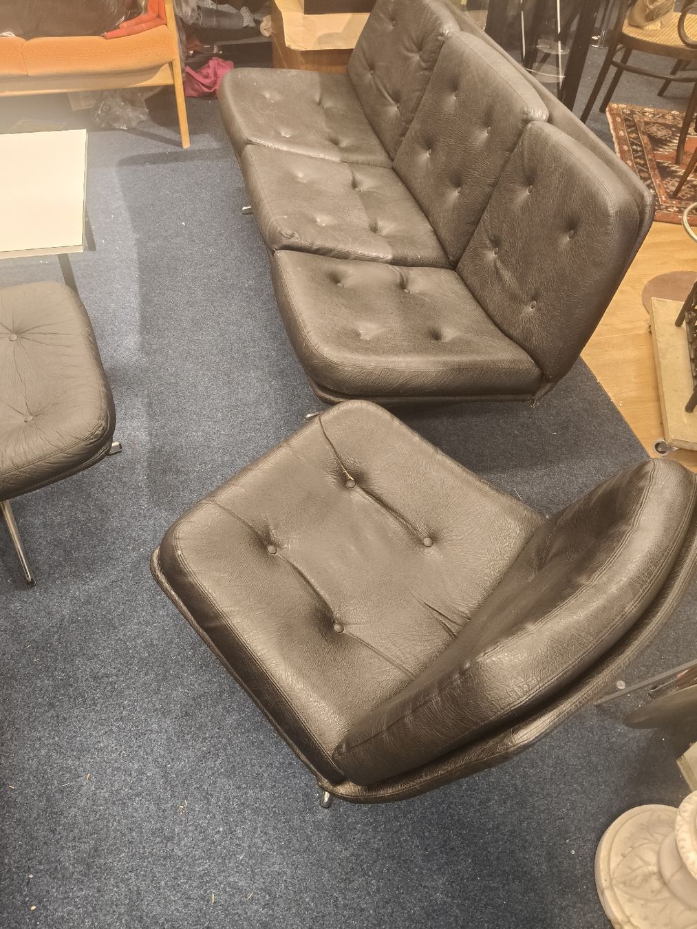 Divani: Mid-Century Modern model "Mila" sofa mit Sessel und Hocker – Usato da Zwingen venduto da inf_2blh 4
