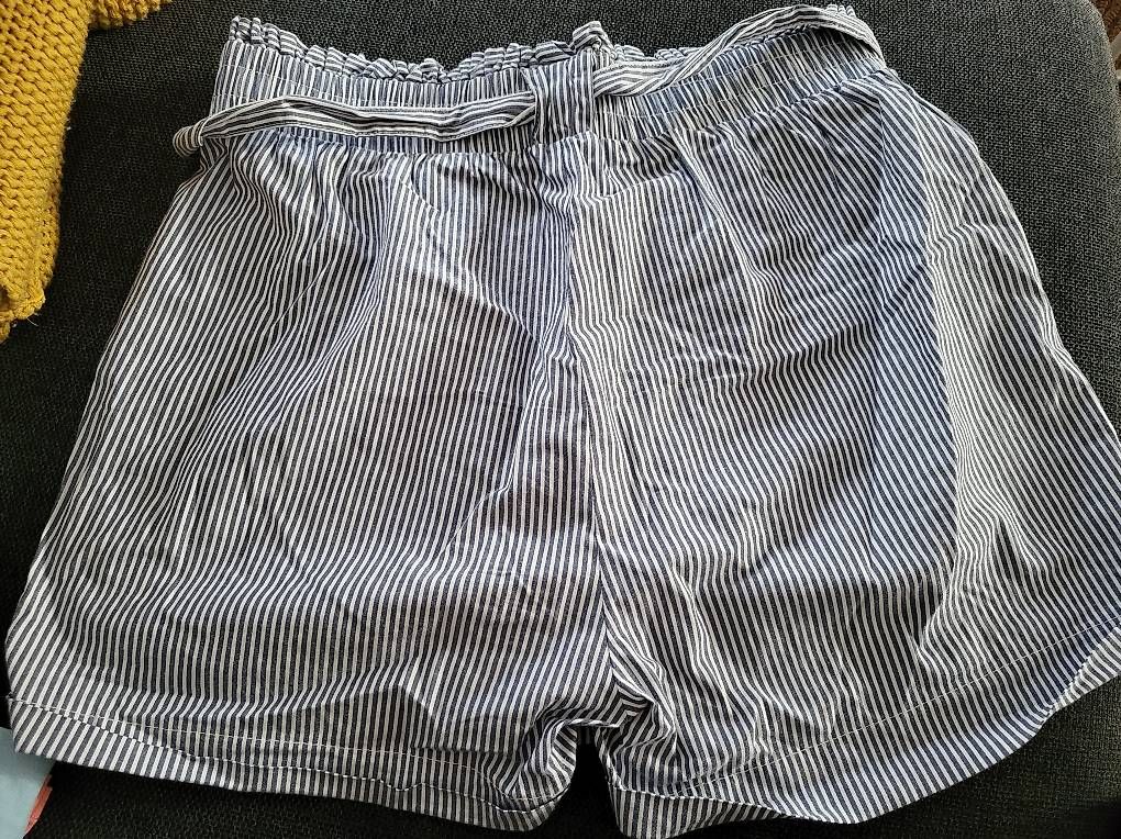 Hosen: Short femme – Gebraucht aus Ecuvillens von loloall 2
