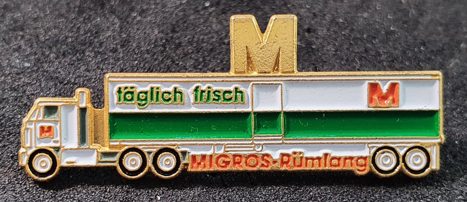 Plaketten & Abzeichen: BB569 - Pin LKW Lastwagen Truck Zugmaschine Migros Rümlang – Gebraucht aus Reinach BL von Boston-Verkauf