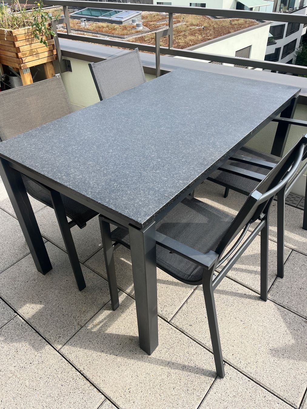 Tischset: Gartentisch, Granitplatte mit 6 Stühlen – Gebraucht aus Zürich von SD-SB 3