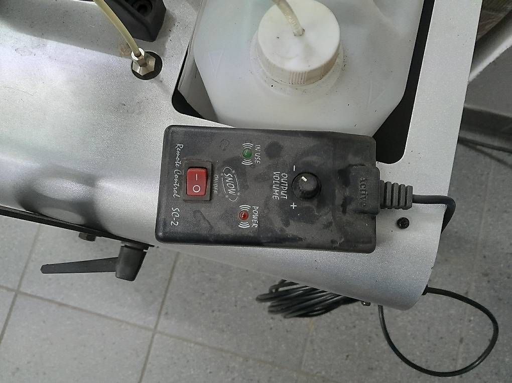 Tutte le macchine: Antari Schnee Maschine – Usato da Ossingen venduto da BCM-40 2
