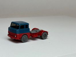GB3- Wiking Henschel HS 14 Zugmaschine azurblau rot