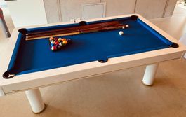 Billiardtisch mit Blauem Tuch