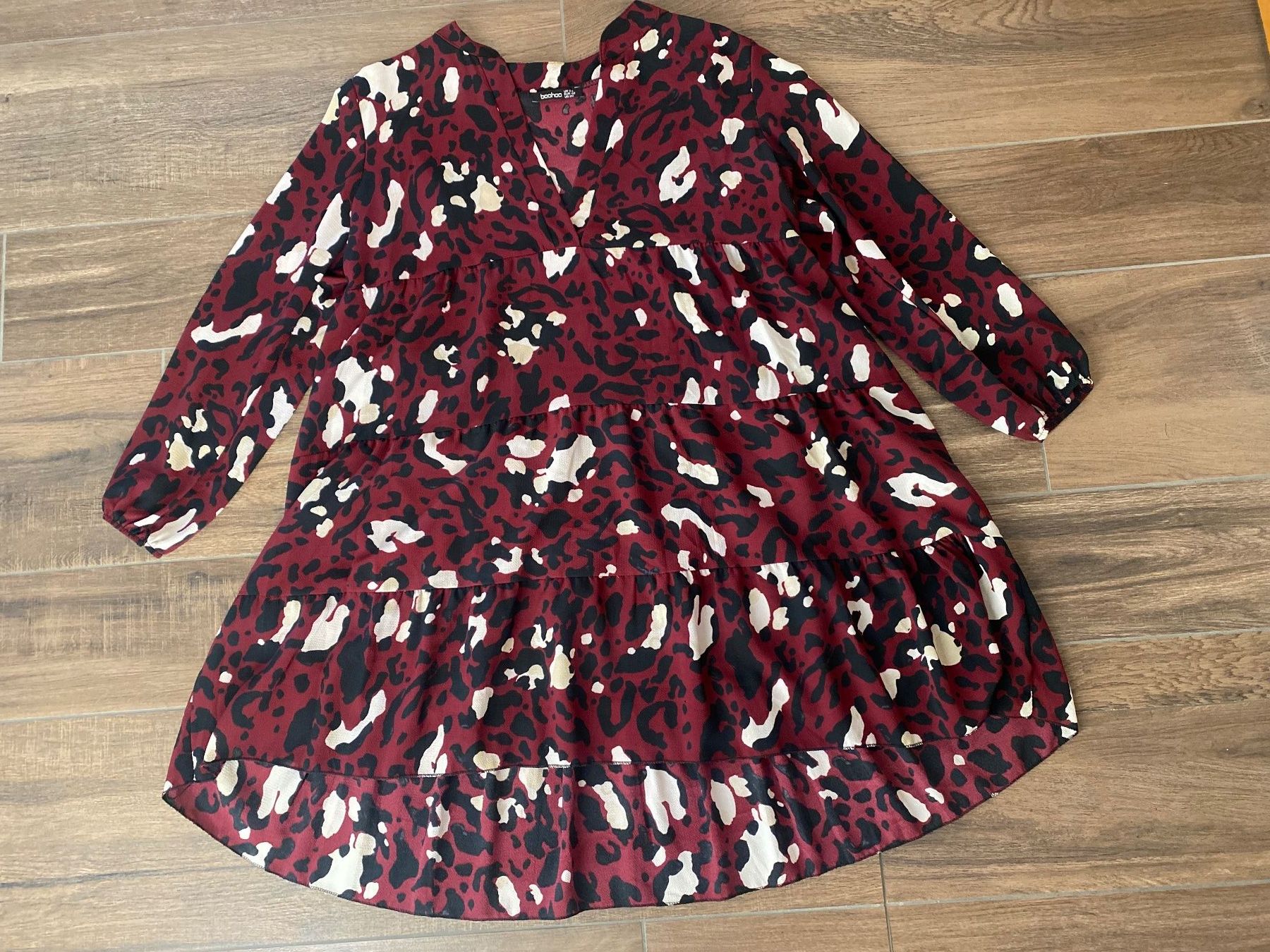 Boohoo Robes: Boohoo Kleid mit Muster bordeaux Gr. 52 – D'occasion à Pratteln par a23_j2gs 2