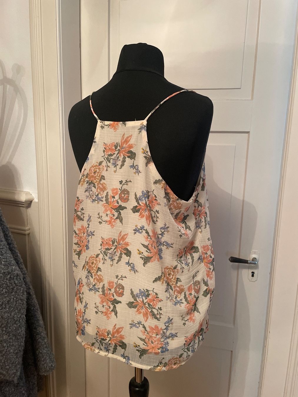 Only Top: Blumentop Pigalle – Usato da Horgen venduto da and_52jt 2