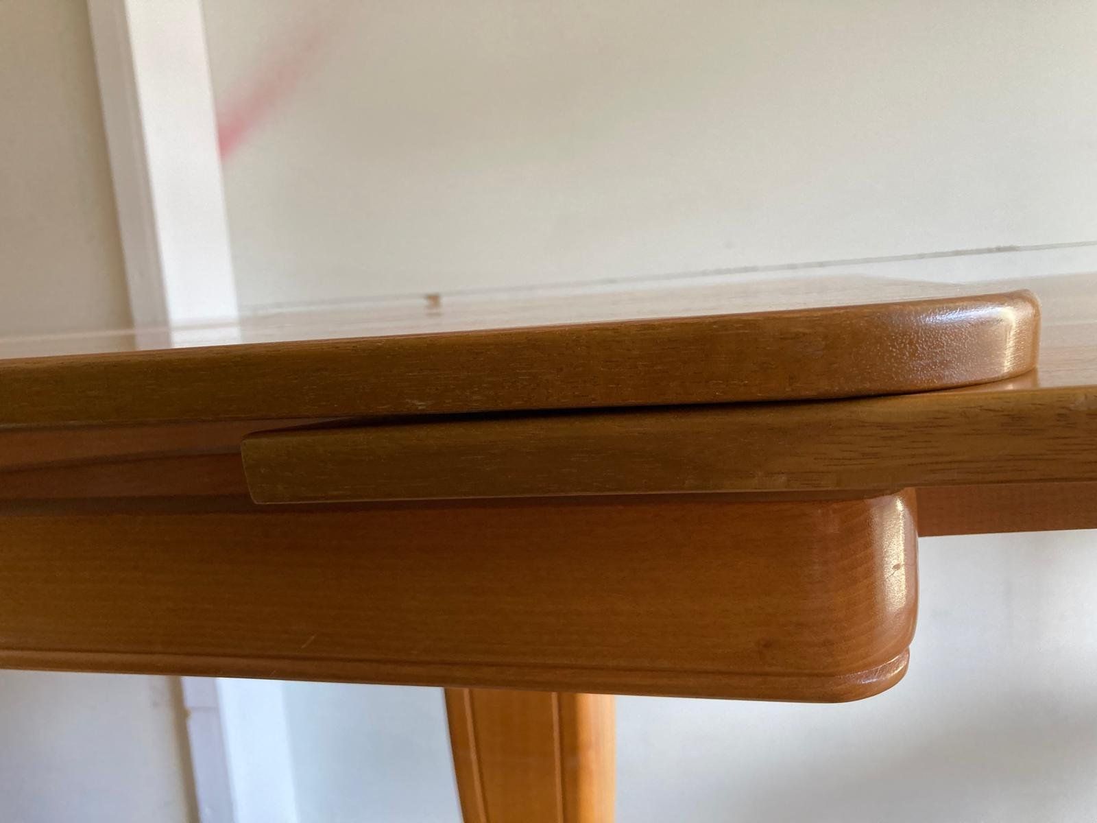 Tables: Holz Esstisch mit Auszug – D'occasion à Niederhelfenschwil par Chleeblatt1938 1