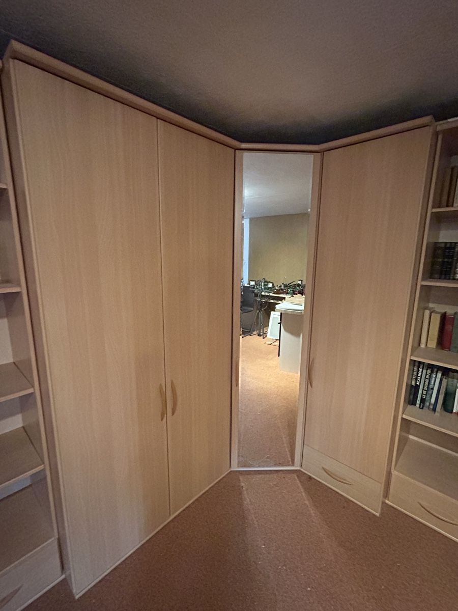 Schränke: Armoire en L avec bibliothèque modulable – Gebraucht aus Zürich von malia. 9