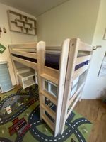 Hochbett aus weiss lasiertem Holz mit Leiter guter Zustand