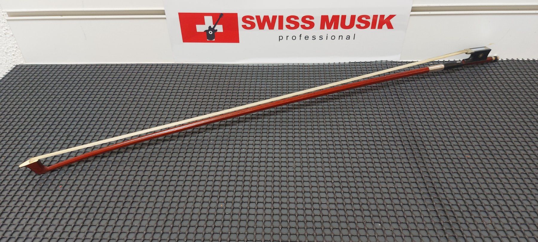Strumenti musicali: 4/4 Geigenbogen W.Seifert Octagonal fernambucoL=74 cm,61 gr. – Usato da Glattbrugg venduto da Swissmusik 7