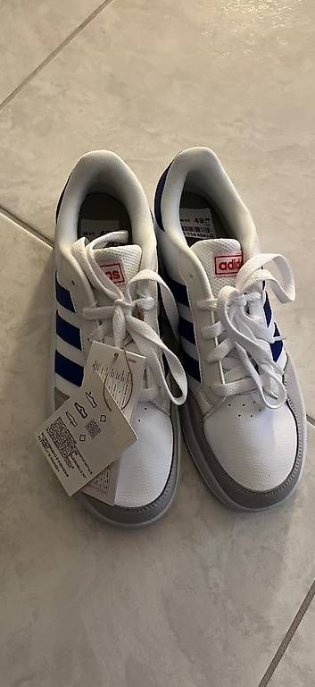 Herrenschuhe: neue adidas-Turnschuhe – Gebraucht aus Wil SG von smu_l76j 1