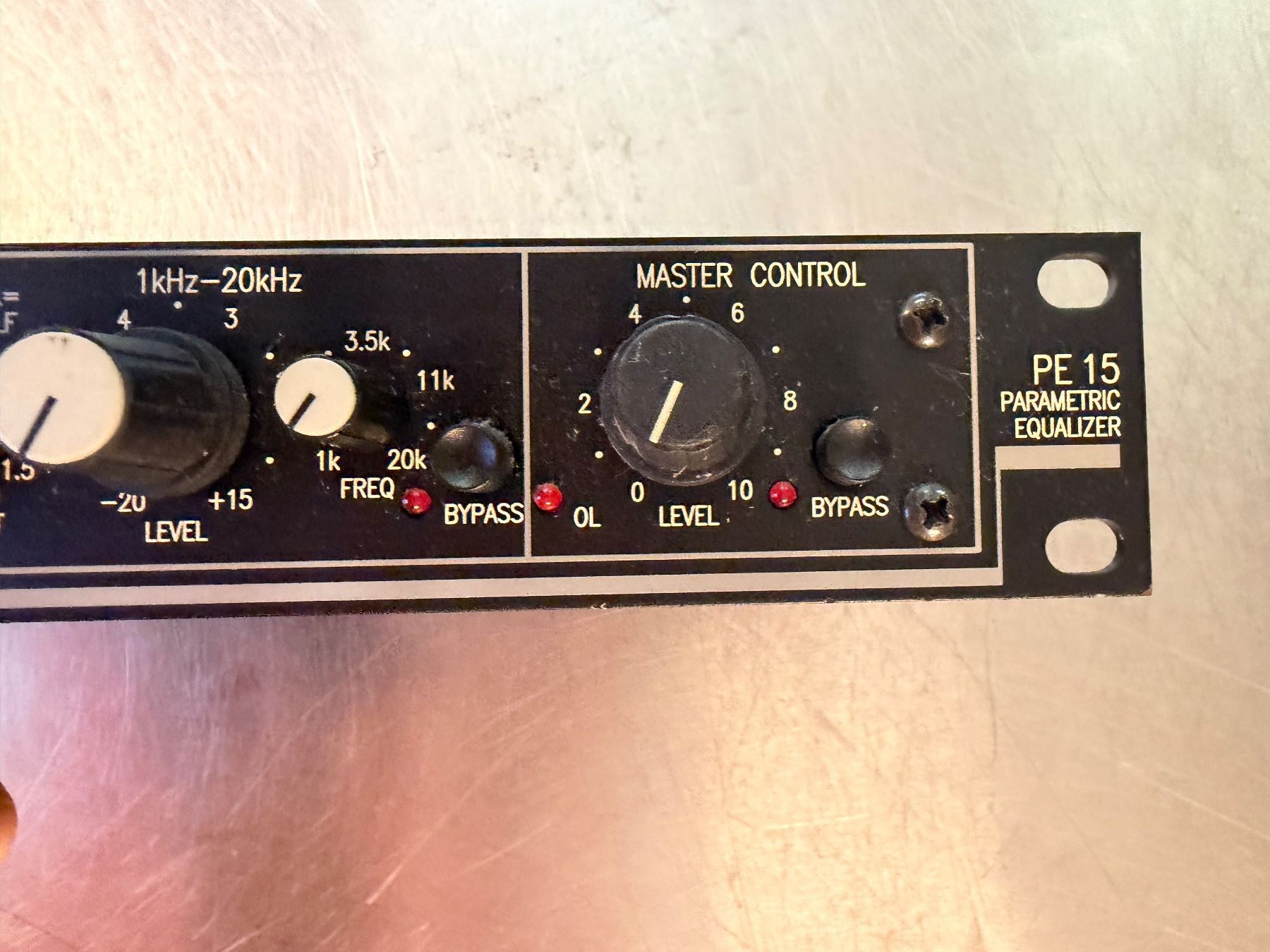 Rane Equalizzatori: RANE PE 15 – Parametric Equalizer (Profi-Rackgerät) – Usato da Zürich venduto da raymusic 2