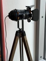 Designer-Stehlampe im Filmstudio-Look