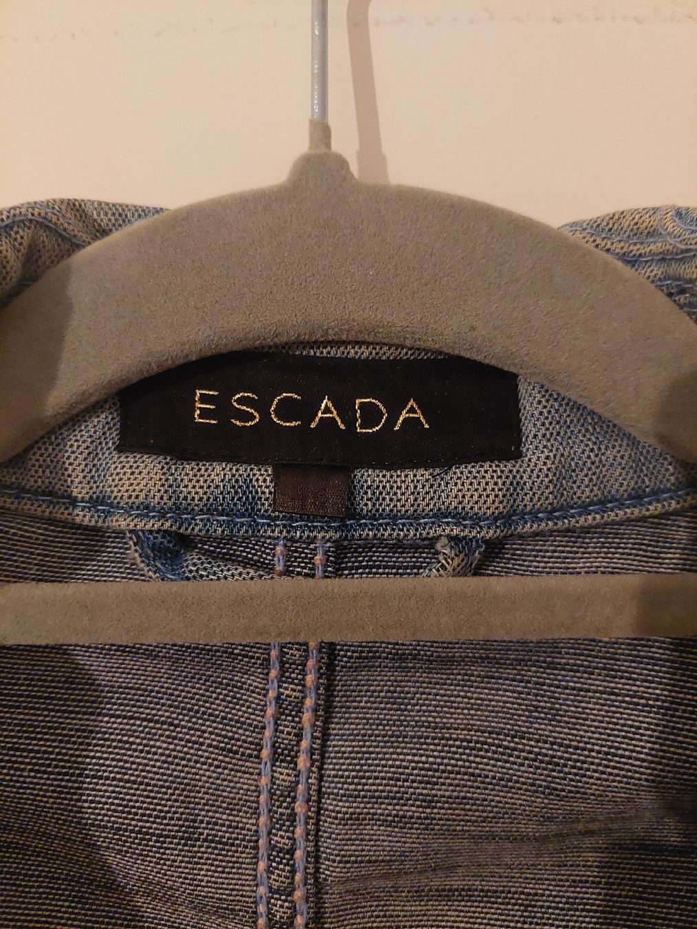 Escada Jacken: Jeansjacke Escada – Gebraucht aus Basel von sar_xyg5 2