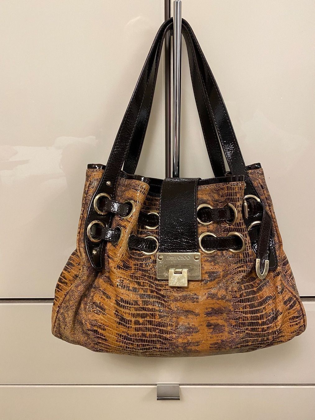Jimmy Choo Borse da donna: Braune Jimmy Choo Lackledertasche mit Python Effekt – Usato da Taverne venduto da Monica80