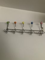 Türgarderobe mit fünf bunten Haken Metall gebraucht