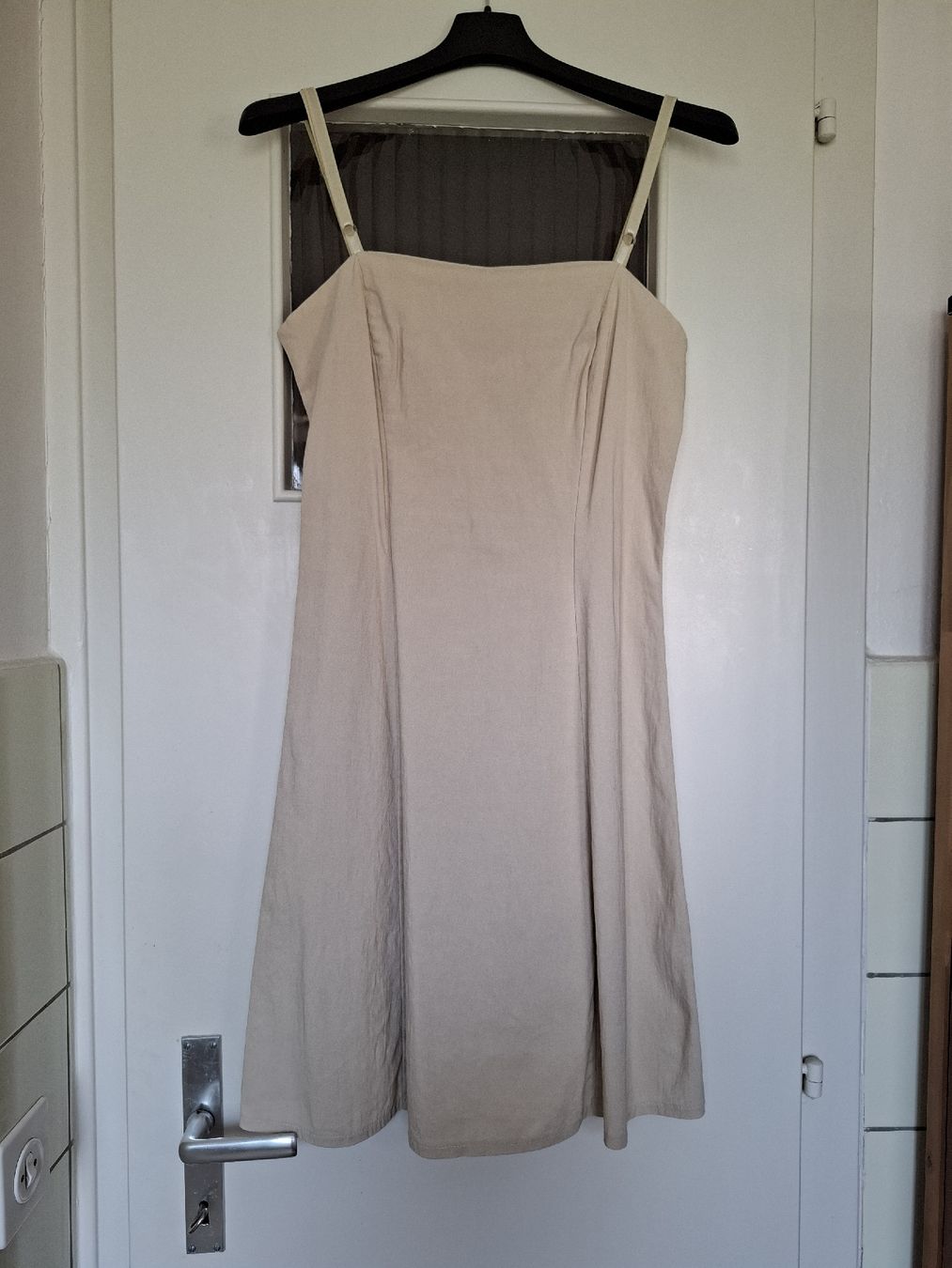 Vestiti: Robe Vintage beige – Usato da La Tour-de-Peilz venduto da Marin_nette
