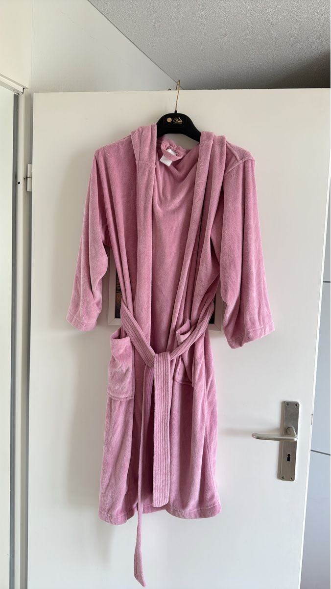 Bademäntel: Flauschiger rosa Bademantel Grösse S – Gebraucht aus Emmenbrücke von Florentina27