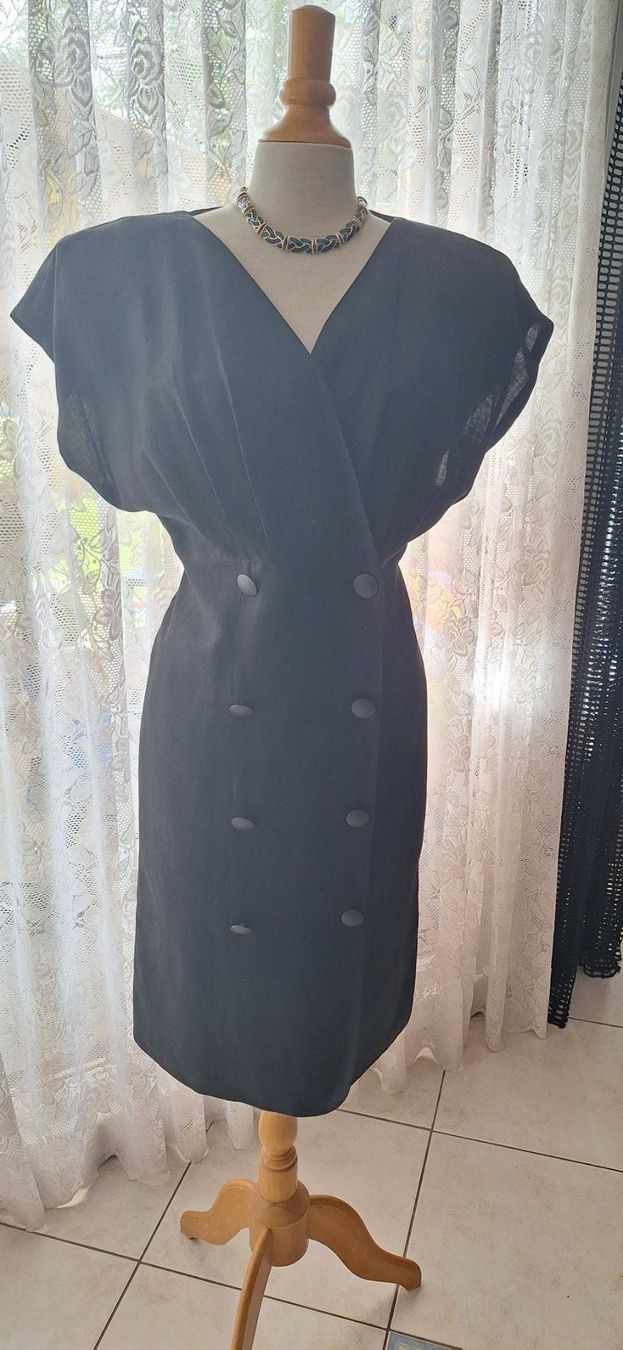 Vestiti: Robe noire Vintage 40 – Usato da St-Triphon venduto da Jldr0