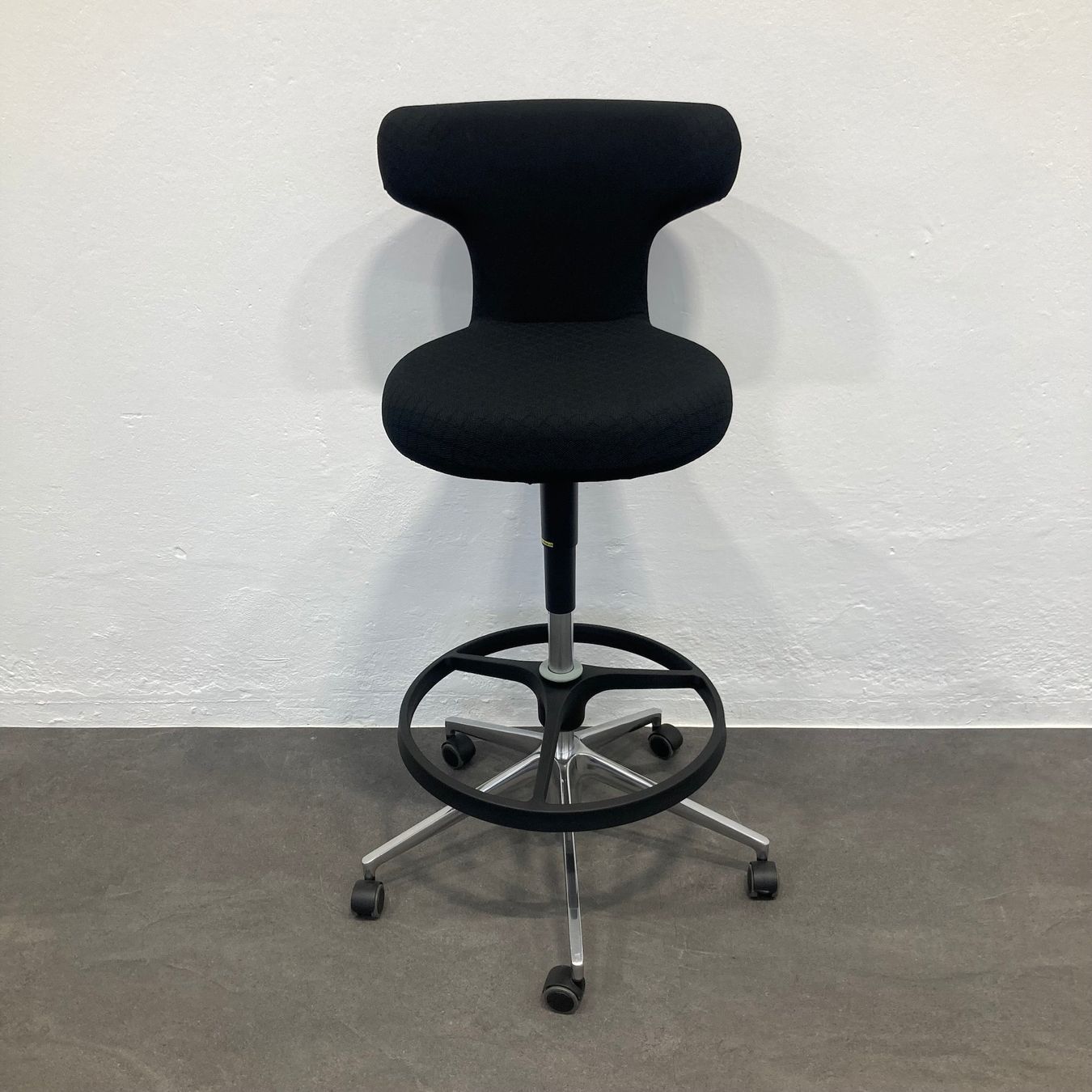 Rollstühle: Vitra Pivot High Stool – Gebraucht aus Schönenwerd von mcofficeshop
