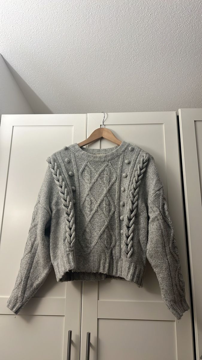 H&M Maglioni & Felpe: Strickpullover grau Zopfmuster  – Usato da Zürich venduto da zoe_6fqm