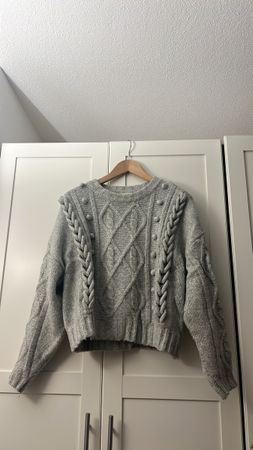 Strickpullover grau Zopfmuster 