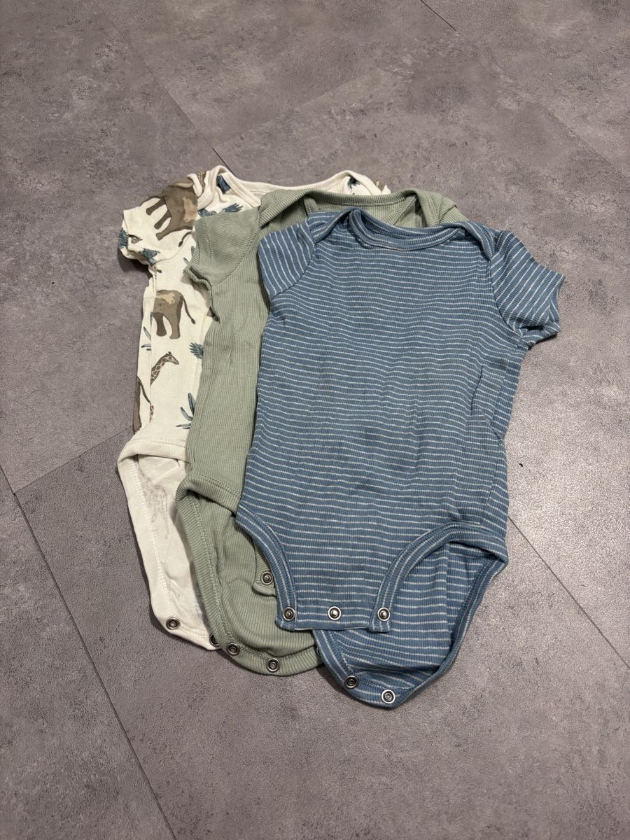 Lotti & Set di vestiti: 3er Pack Bodies 6M – Usato da Allschwil venduto da nin_dfr9