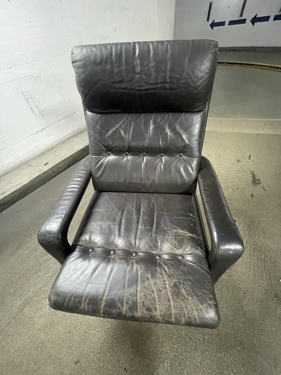 Fauteuils: Sessel mit Ottoman – D'occasion à Zürich par Bjthorsteinsen 5