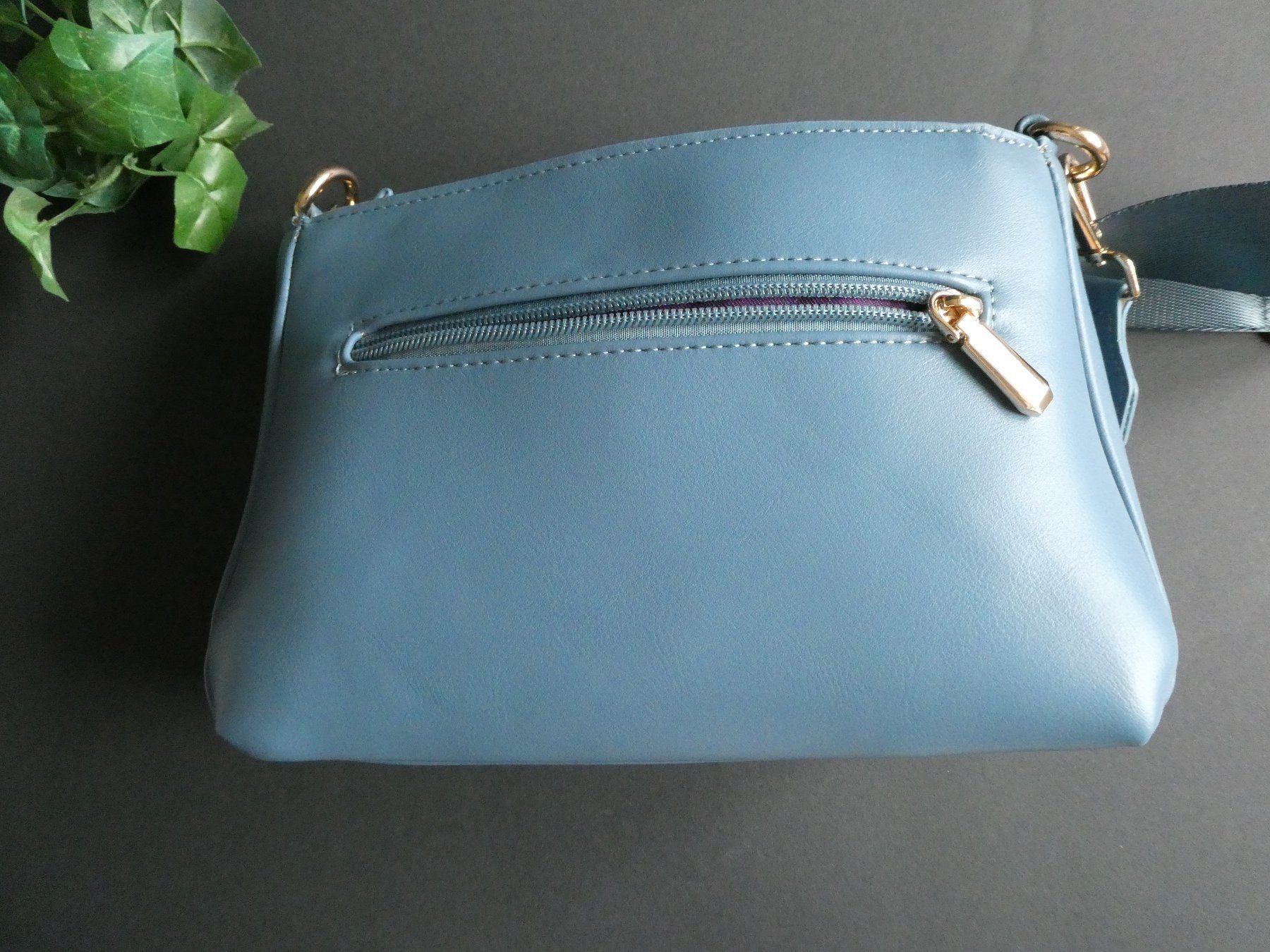 Borse da donna: Hellblaue vielfältige Umhängetasche / Tragtasche – Nuovo e nell'imballaggio originale da Zürich venduto da ursinas-shop 4