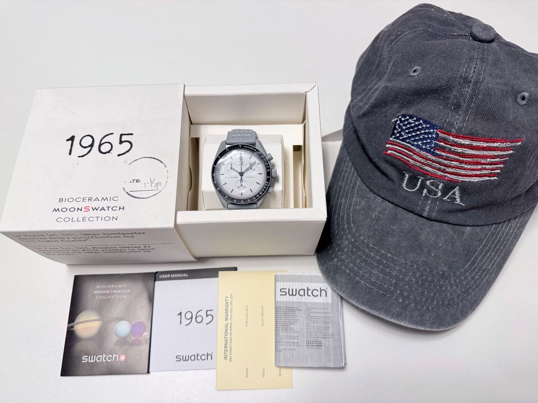 OMEGA x SWATCH Moonswatch 1965 + USA baseball cap (Neu und ...