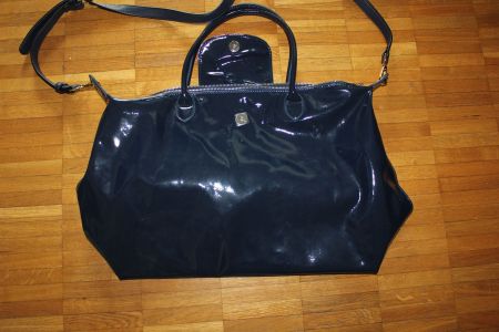 blaue wenig benutzte Handtasche in Lackoptik ca.47x28x16