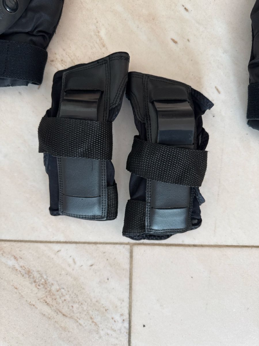 Pattini in linea & Pattini a rotelle: Rollerblade komplett Ausrüstung- Gr. 40  – Usato da Laufen venduto da osupino 1