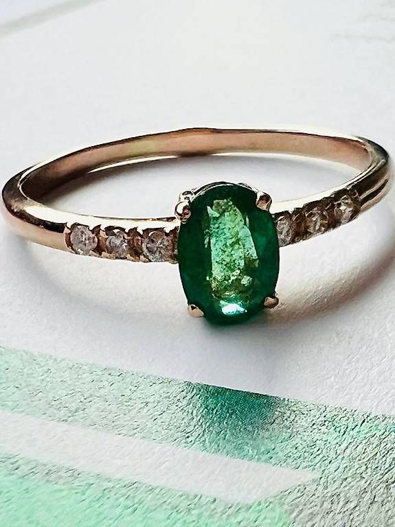 Ringe: Goldring mit Smaragd und Diamanten. – Gebraucht aus Thalwil von han_2b8c 4